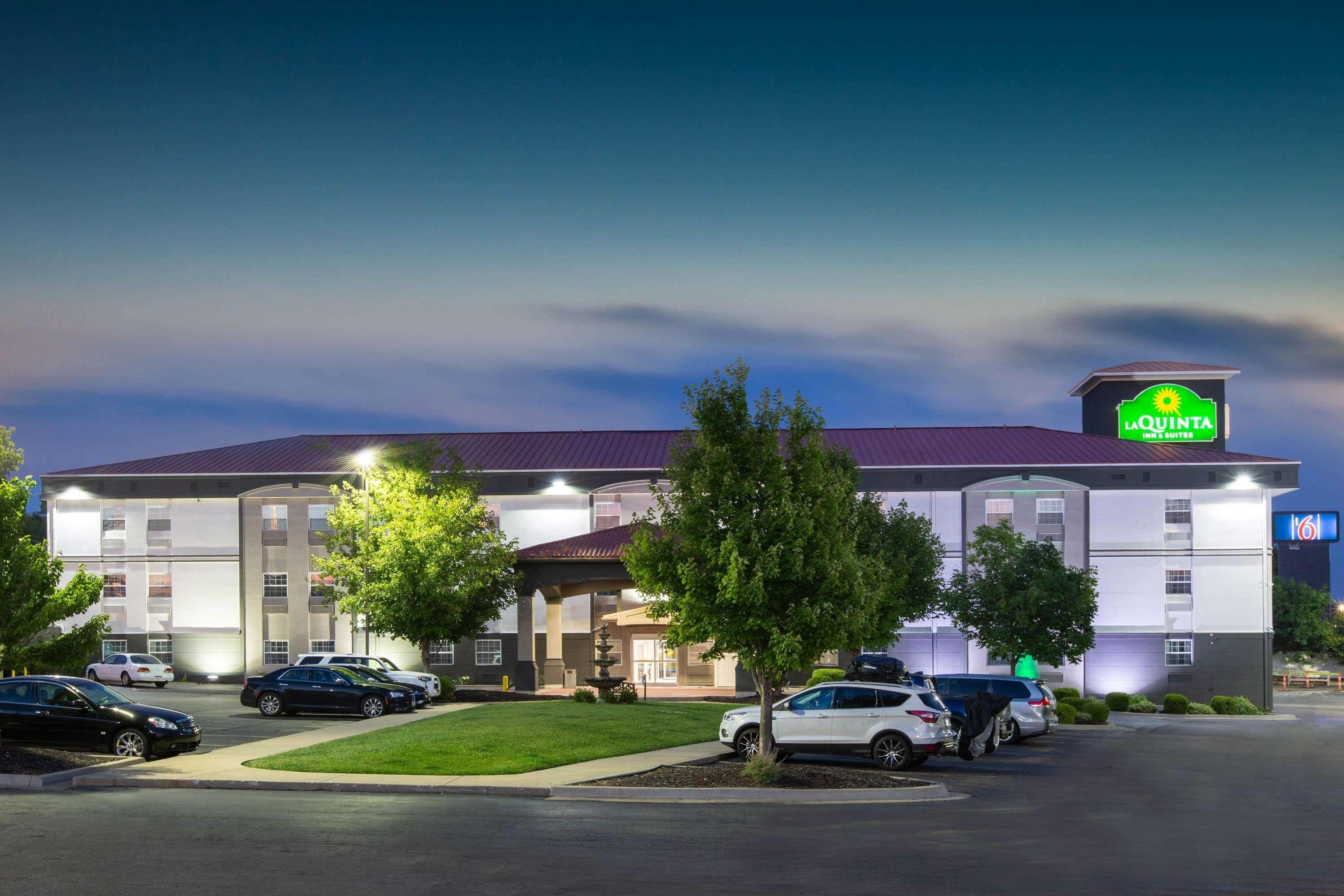 Hotel La Quinta By Wyndham Blue Springs Extérieur photo